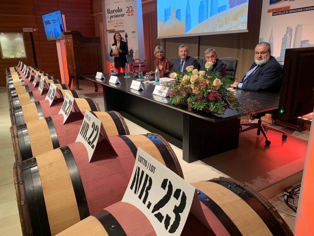 Of the 24 lots in the auction, 5 lots were awarded to participants in livestreaming from New York and Hong Kong. 
On 13 November, the last lot will be auctioned at the World White Truffle of Alba Auction, which will surely bring the total to over €800,000.