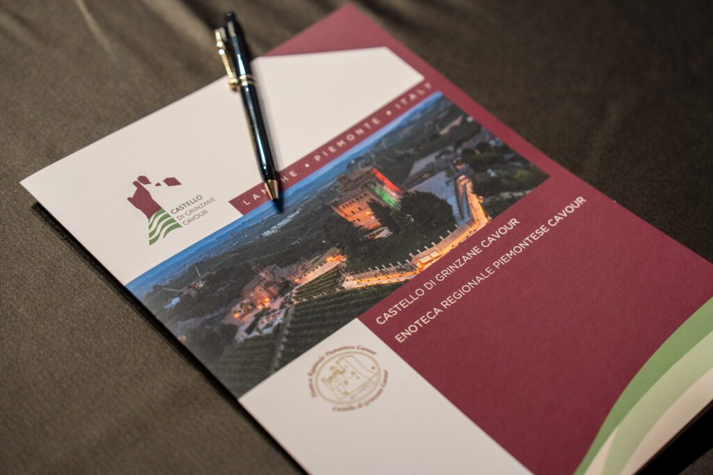 Domenica 17 maggio al Castello di Grinzane Cavour si è svolta l’iniziativa, giunta alla decima edizione, che premia l’impegno dietro alla bellezza viticola riconosciuta patrimonio dell’umanità. Ospite d’onore la Cité du Vin di Bordeaux, numerosi i riconoscimenti consegnati